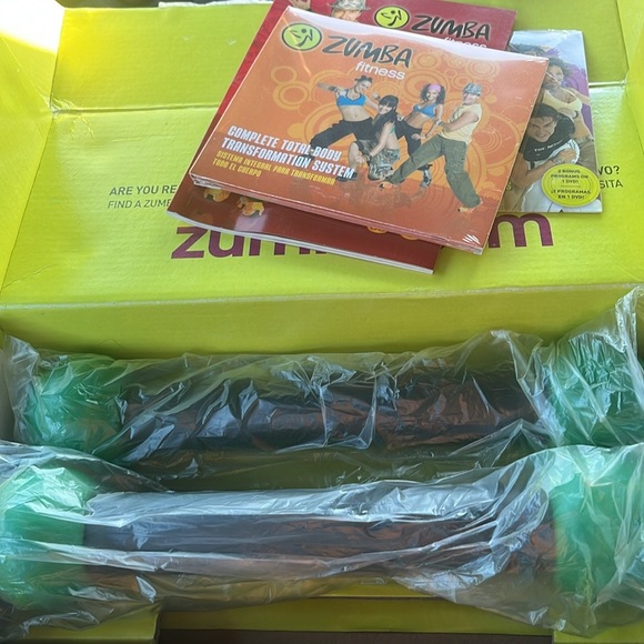 Zumba Fitness Toning Sticks maracas, guide and 3 DVDs - Picture 4 of 6